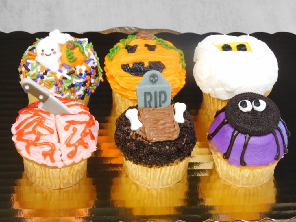 Adorable Halloween-themed Cupcakes